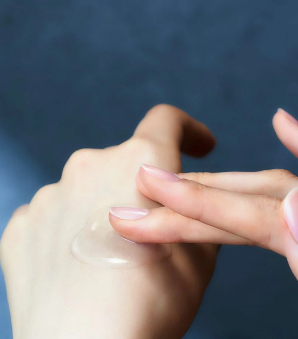 Decorté Moisture Liposome Serum (85ml) Serums 4 Decorté Moisture Liposome Serum (85ml) Serums - Image 4